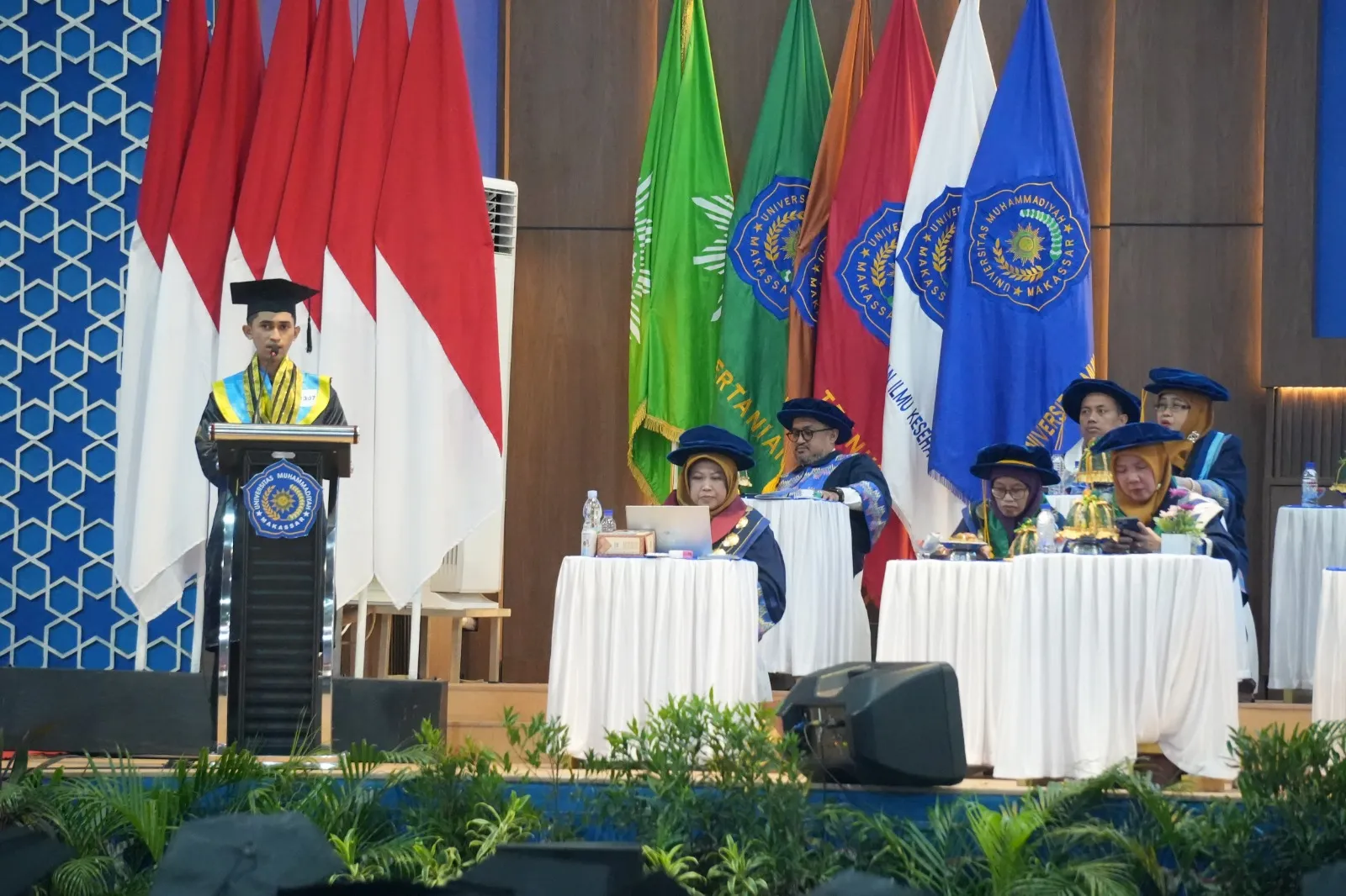 Anak Marbot Masjid Abdillah Luthfi, Jadi Wisudawan Terbaik Unismuh Makassar