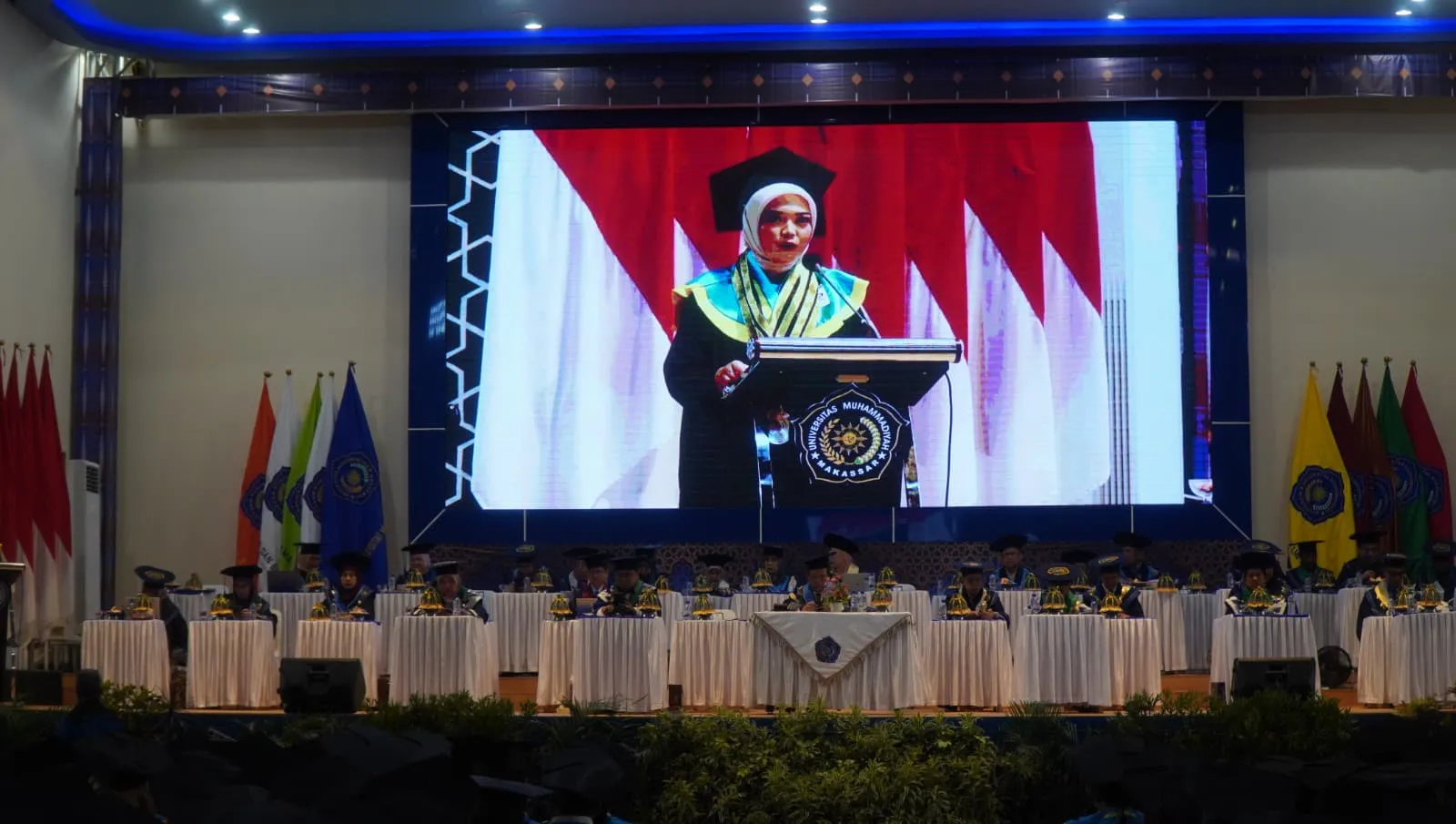 Di Balik Toga Wisudawan Terbaik Unismuh: Air Mata, Doa, dan Jalan Sunyi Menuju Puncak